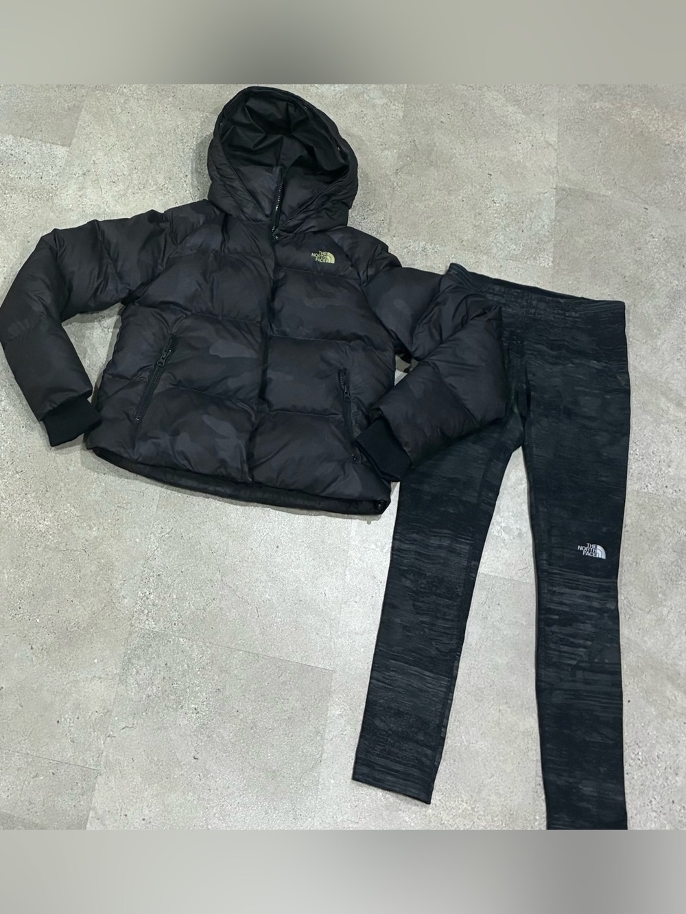Womens NORTH FACE 550 Down Winter Coat & Leggings, sz Small